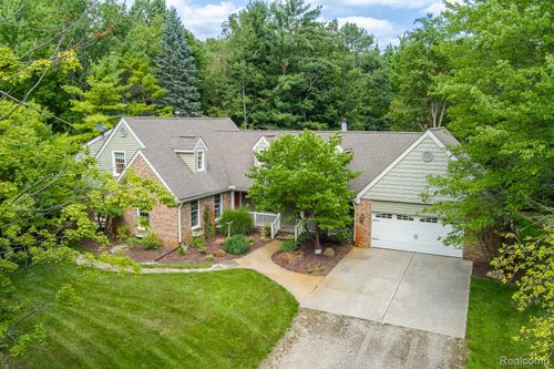 2411 Farmbrook Trl, Oxford, MI, 48370-2303 | Card Image