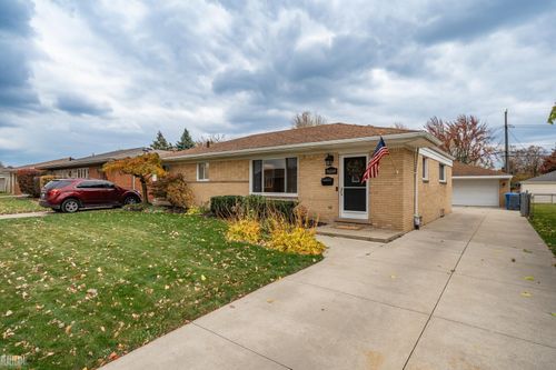 8258 Linda St, Warren, MI, 48093-2839 | Card Image