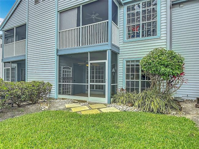 Porch with nice foliage | Image 35