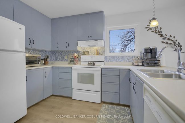 10658 Main St, House other with 4 bedrooms, 2 bathrooms and 3 parking in South Mountain ON | Image 12