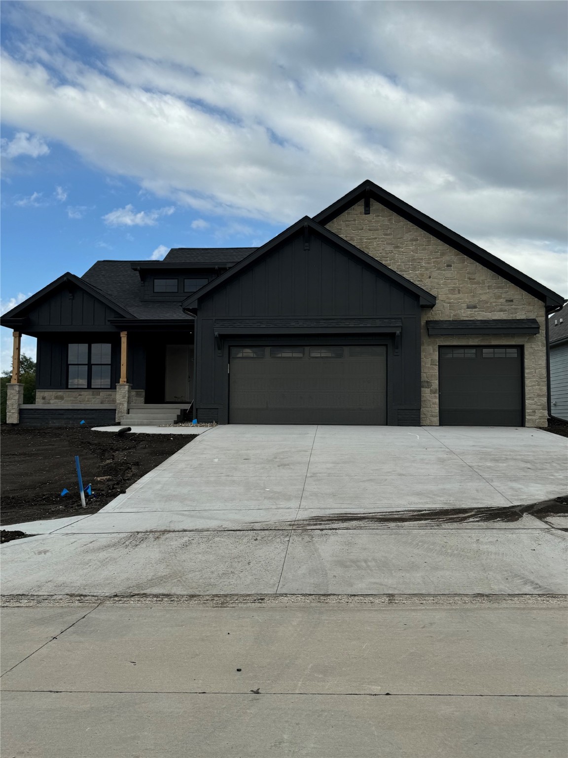 Tanglewood Dr, Clive, IA 50325
