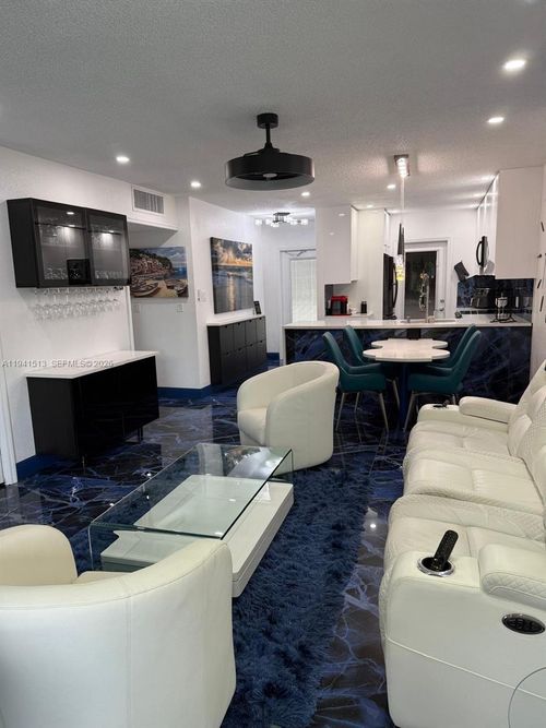 apt-212-5121 W Oakland Park Blvd, Lauderdale Lakes, FL, 33313-1535 | Card Image