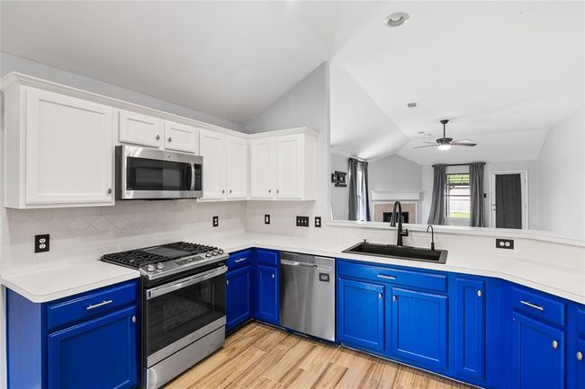 14925 Cypress Ridge Grove Ln, House other with 3 bedrooms, 2 bathrooms and 2 parking in Cypress TX | Image 9