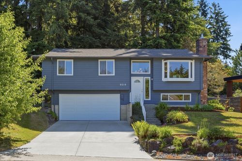 9216 169th Pl Ne, Redmond, WA, 98052-3702 | Card Image