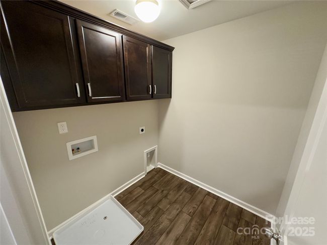 Laundry Room | Image 18