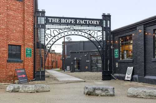 24-111 Sherwood Dr, Brantford, ON, N3T6J9 | Card Image