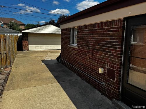 6823 Banner St, Taylor, MI, 48180-1679 | Card Image