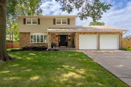 1612 20th St, Bettendorf, IA, 52722-3828 | Card Image