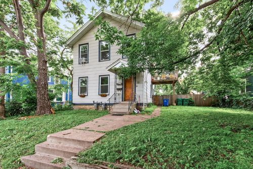 32 Douglas St, Saint Paul, MN, 55102-2302 | Card Image