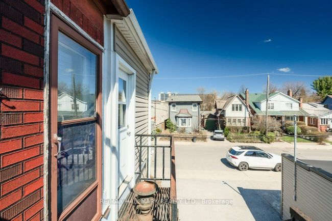 935 Kingston Rd, Home with 3 bedrooms, 2 bathrooms and 2 parking in Toronto ON | Image 15