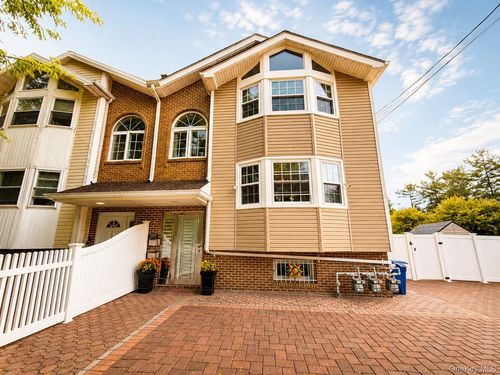 2357 Demeyer St, Bronx, NY, 10469-6008 | Card Image