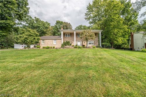 6793 Tanglewood Dr, Boardman, OH, 44512-4926 | Card Image