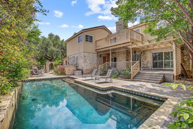 The double balcony overlooks the private pool | Image 33