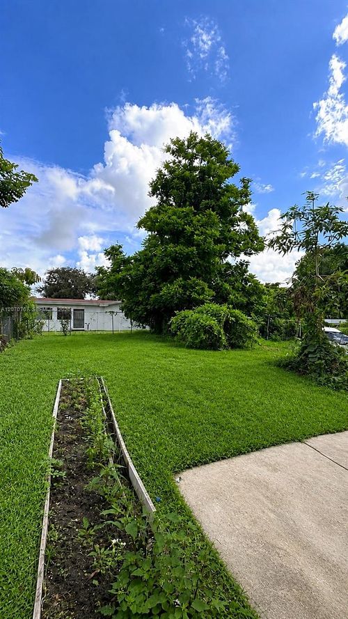 1935 Nw 76th St, Miami, FL, 33147-6176 | Card Image
