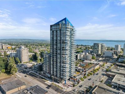 1588 Johnston Rd, Condo with 2 bedrooms, 2 bathrooms and 2 parking in White Rock BC | Image 2