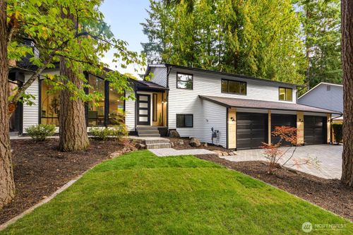 3218 218th Ave Se, Sammamish, WA, 98075-9539 | Card Image