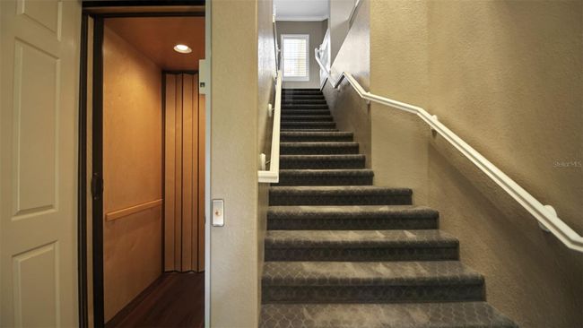 Entrance / Elevator | Image 22