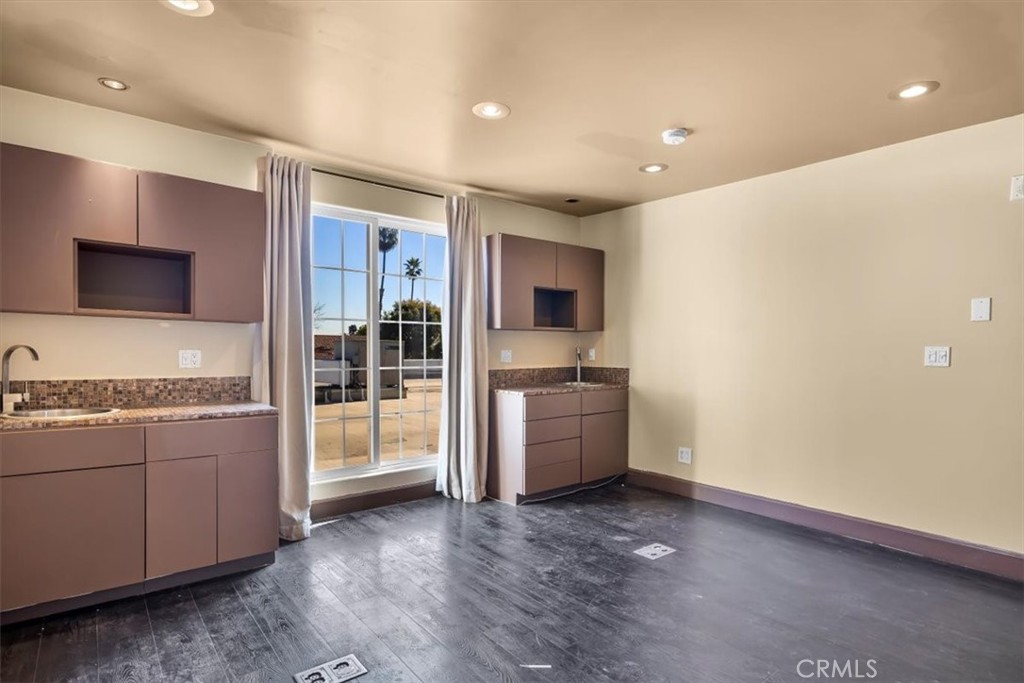 Commercial Sale in Manhattan Beach 4
