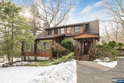 22 Knollwood Dr, Ho Ho Kus, NJ, 07423-1420 | Card Image