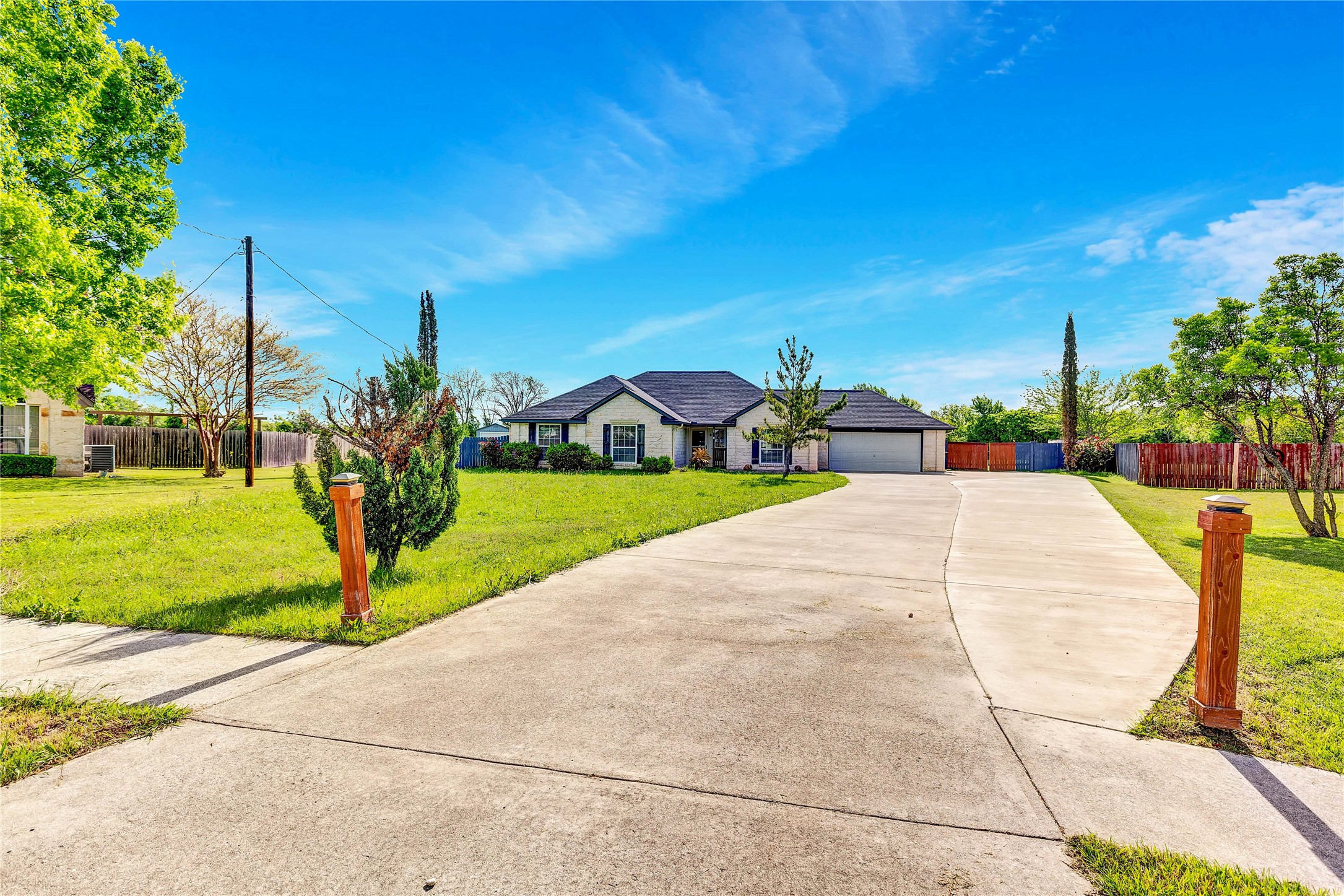 Thomas Dr, Martindale, TX 78655