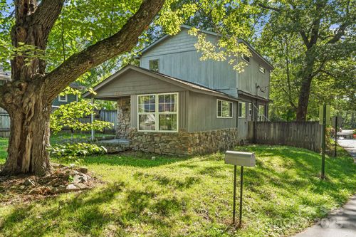 609 Maple St, Brevard, NC, 28712-3884 | Card Image