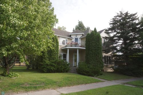 302 2nd Ave Ne, Barnesville, MN, 56514-3438 | Card Image