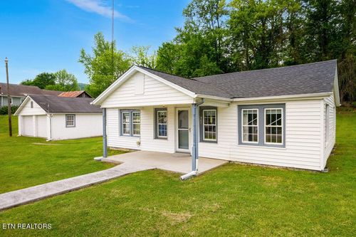 405 Wallace Ave, Rocky Top, TN, 37769-2637 | Card Image