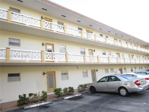 305-5111 W Oakland Park Blvd, Lauderdale Lakes, FL, 33313-1569 | Card Image