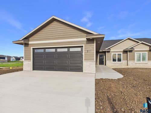 511 Bunyan Dr Drive, Harrisburg, SD, 57032-8293 | Card Image