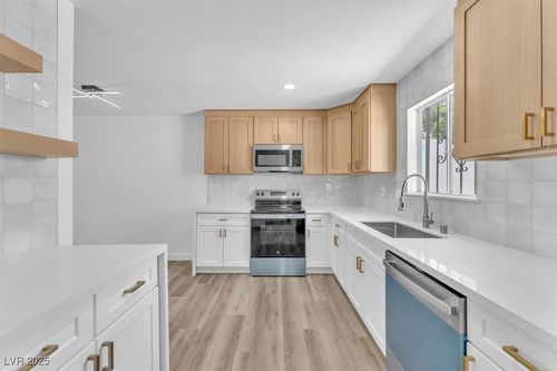 747 Greenbriar Townhouse Way, Las Vegas, NV, 89121-2437 | Card Image