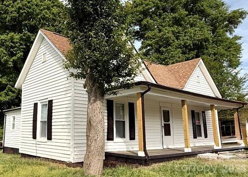 630 N Davis Ave, Newton, NC, 28658-2229 | Card Image