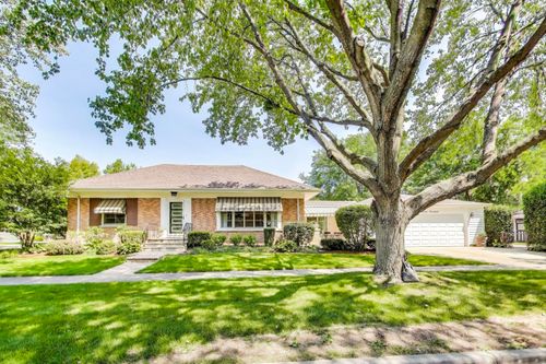 700 E Busse Ave, Mount Prospect, IL, 60056-3454 | Card Image