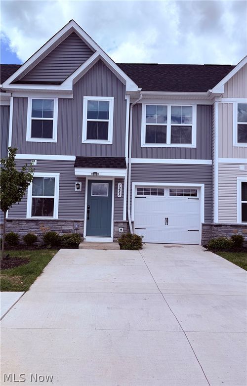 1288 Divot Cir, Akron, OH, 44313-4829 | Card Image