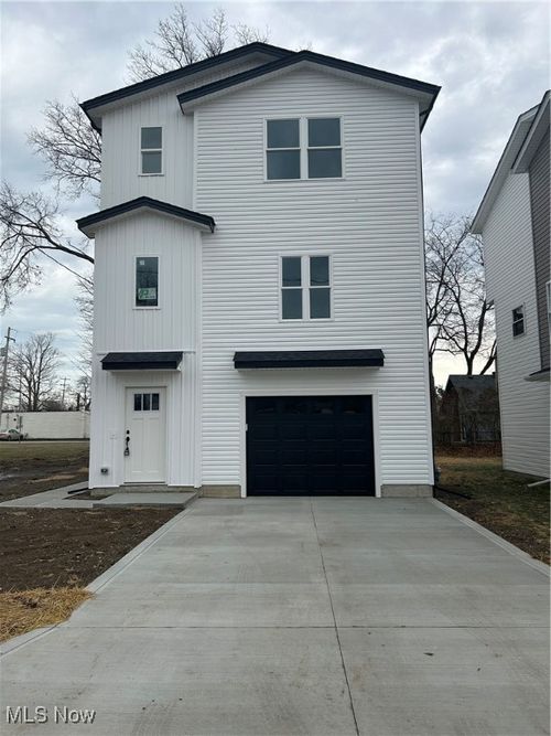 1053 Peach Blvd, Willoughby, OH, 44094-7152 | Card Image