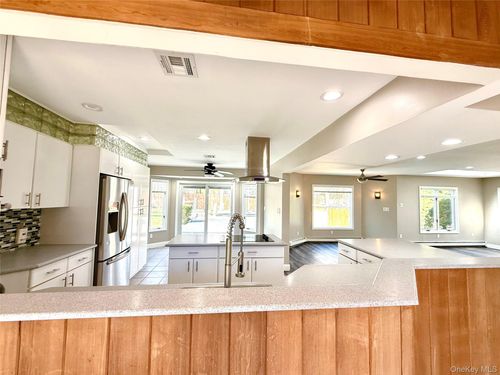 102 Sycamore Cir, Stony Brook, NY, 11790-3167 | Card Image