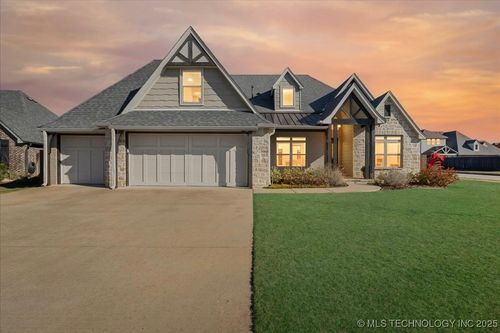 201 128th Pl, Jenks, OK, 74037-4425 | Card Image