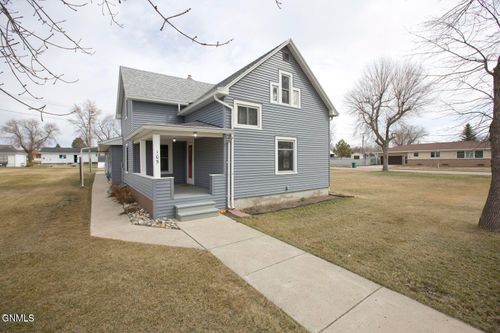105 2nd Ave Nw, Garrison, ND, 58540-7104 | Card Image