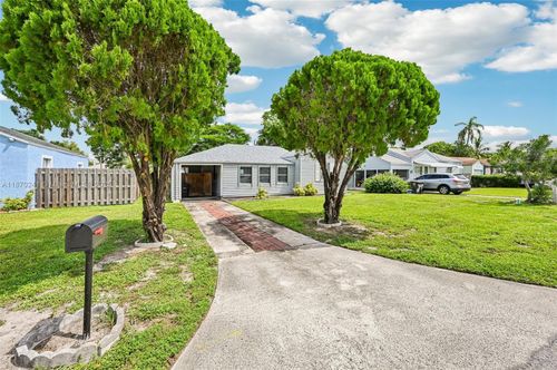 837 Ridgewood Dr, West Palm Beach, FL, 33405-1441 | Card Image