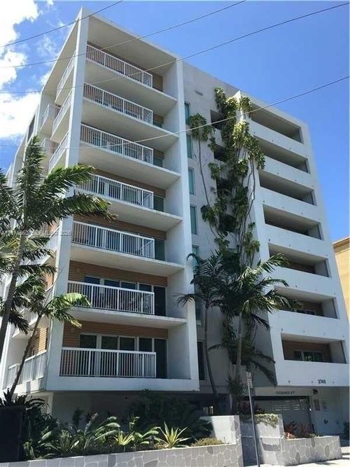 206-2740 Sw 28th Ter, Miami, FL, 33133-3753 | Card Image