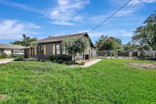 2044 Thonig Rd, Houston, TX, 77055-1710 | Card Image