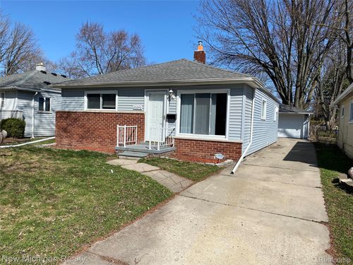 20240 Annapolis St, Dearborn Heights, MI, 48125-3004 | Card Image