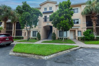 202 - 2808 Amalei Drive, Condo with 2 bedrooms, 2 bathrooms and null parking in Palm Beach Gardens FL | Image 1