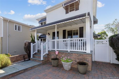 548 E State St, Long Beach, NY, 11561-2433 | Card Image