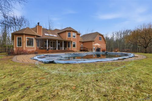 6 Foxwood Rd, New Paltz, NY, 12561-4110 | Card Image