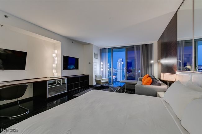Bedroom with floor to ceiling windows | Image 6