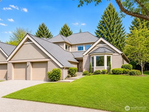 1-1748 Bellevue Way Ne, Bellevue, WA, 98004-2856 | Card Image
