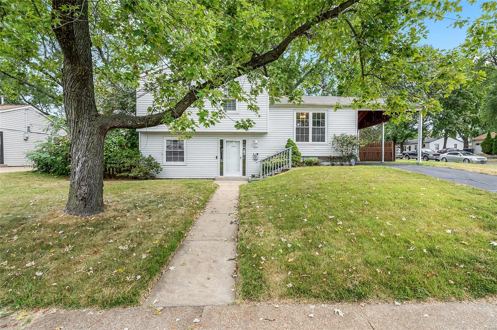 Teakwood Manor Dr, Florissant, MO 63031