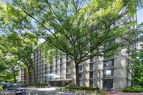 215-s-940 25th St Nw, WASHINGTON, DC, 20037-2123 | Card Image