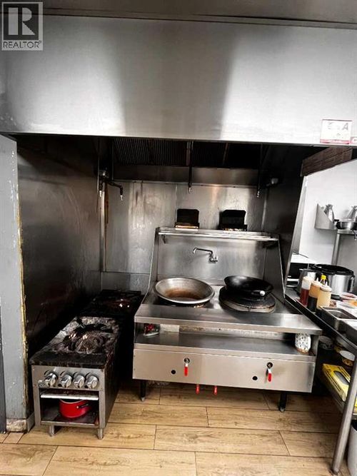 683 10 St Sw, Calgary, AB, T2P5G3 | Card Image