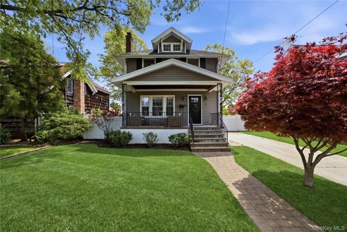 90 Vincent Pl, Lynbrook, NY, 11563-3742 | Card Image